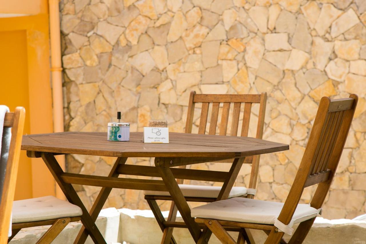 Casa Amarela Guesthouse Albufeira Bagian luar foto
